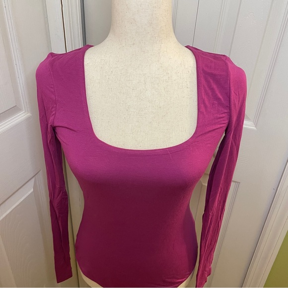 Fashion Nova “Anything but Square” bodysuit - Picture 3 of 8